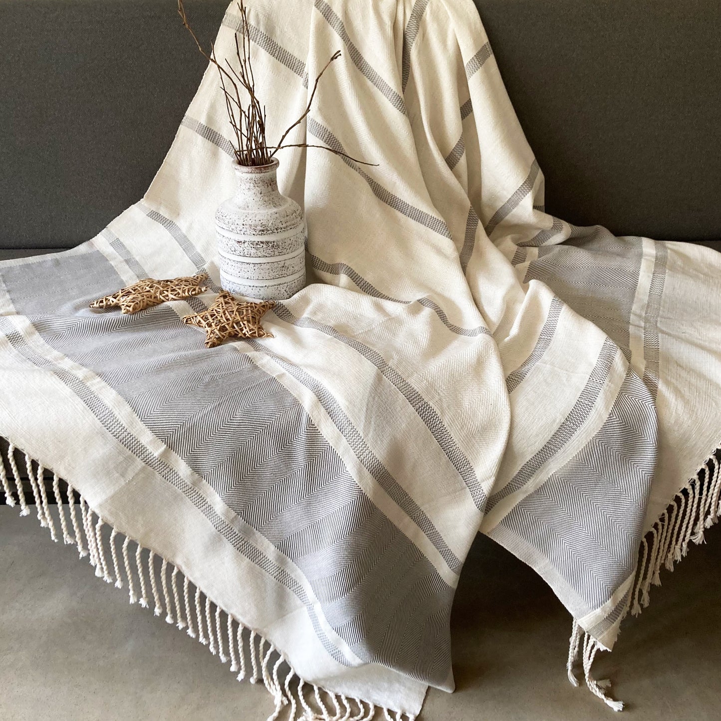 Handwoven Thiriwanakatiya Aduru Throw