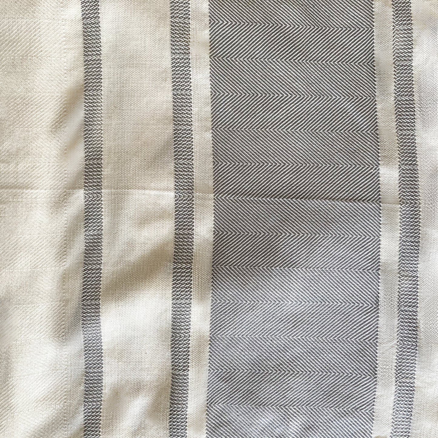 Handwoven Thiriwanakatiya Aduru Throw