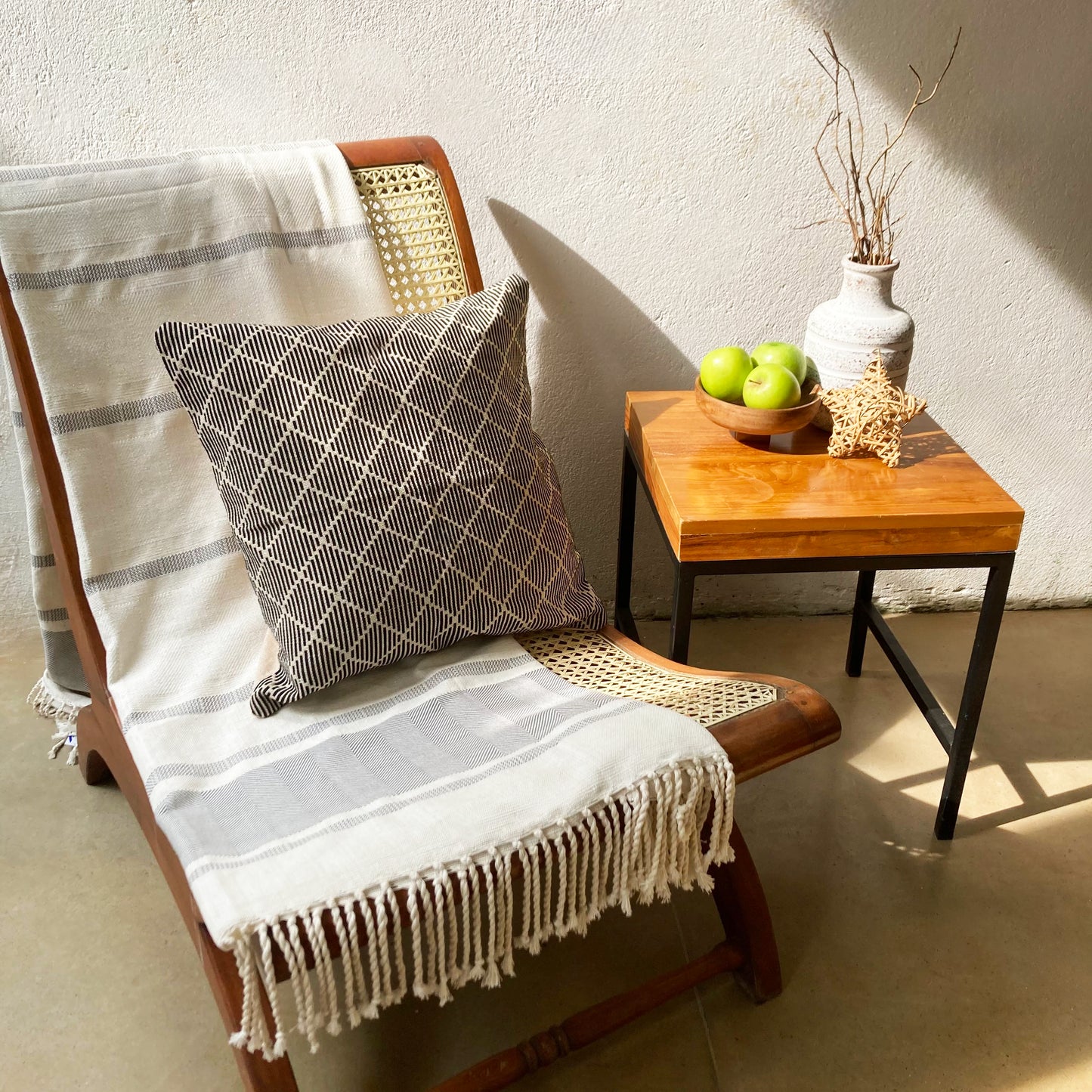 Handwoven Thiriwanakatiya Aduru Throw