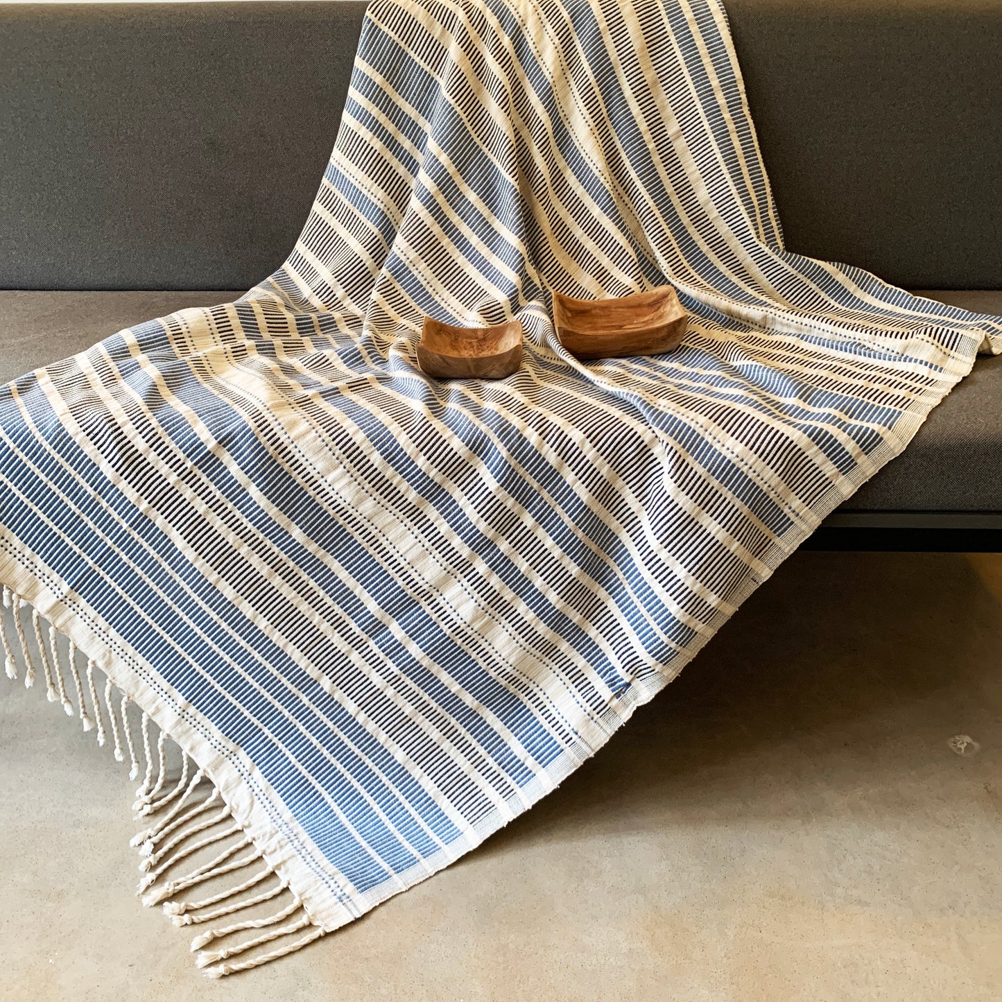 Handwoven Elpitiya Nil Throw