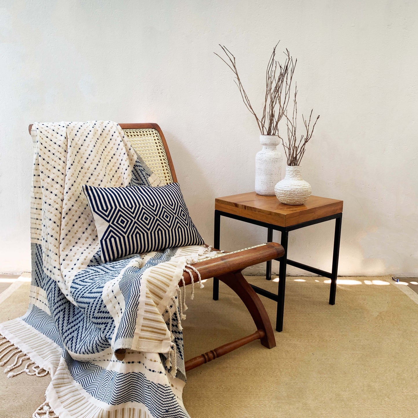 Handwoven Hunnasgiri Nil Beige Throw - Beige and Navy Blue
