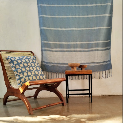 Handwoven Thiriwanakatiya Ahasa Throw - Ash & Ice Blue