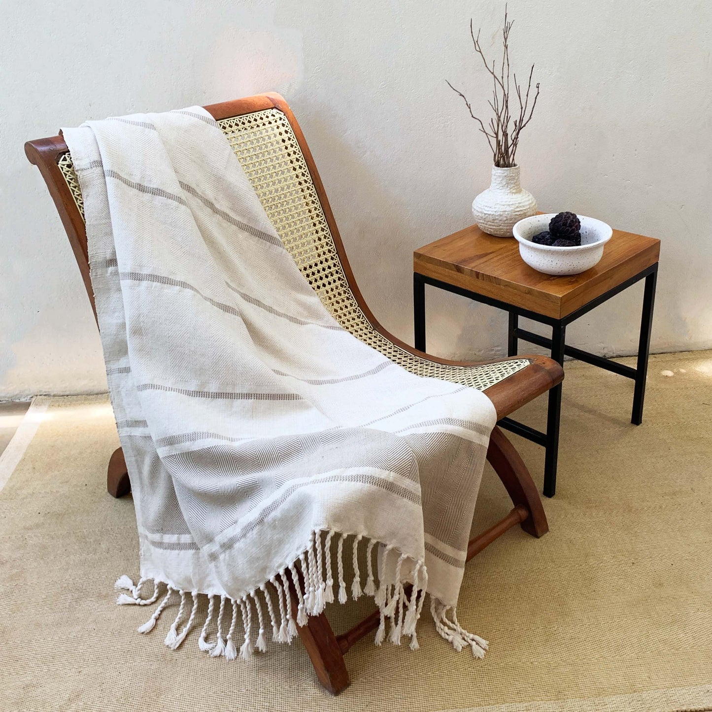 Handwoven Thiriwanakatiya sudu throw