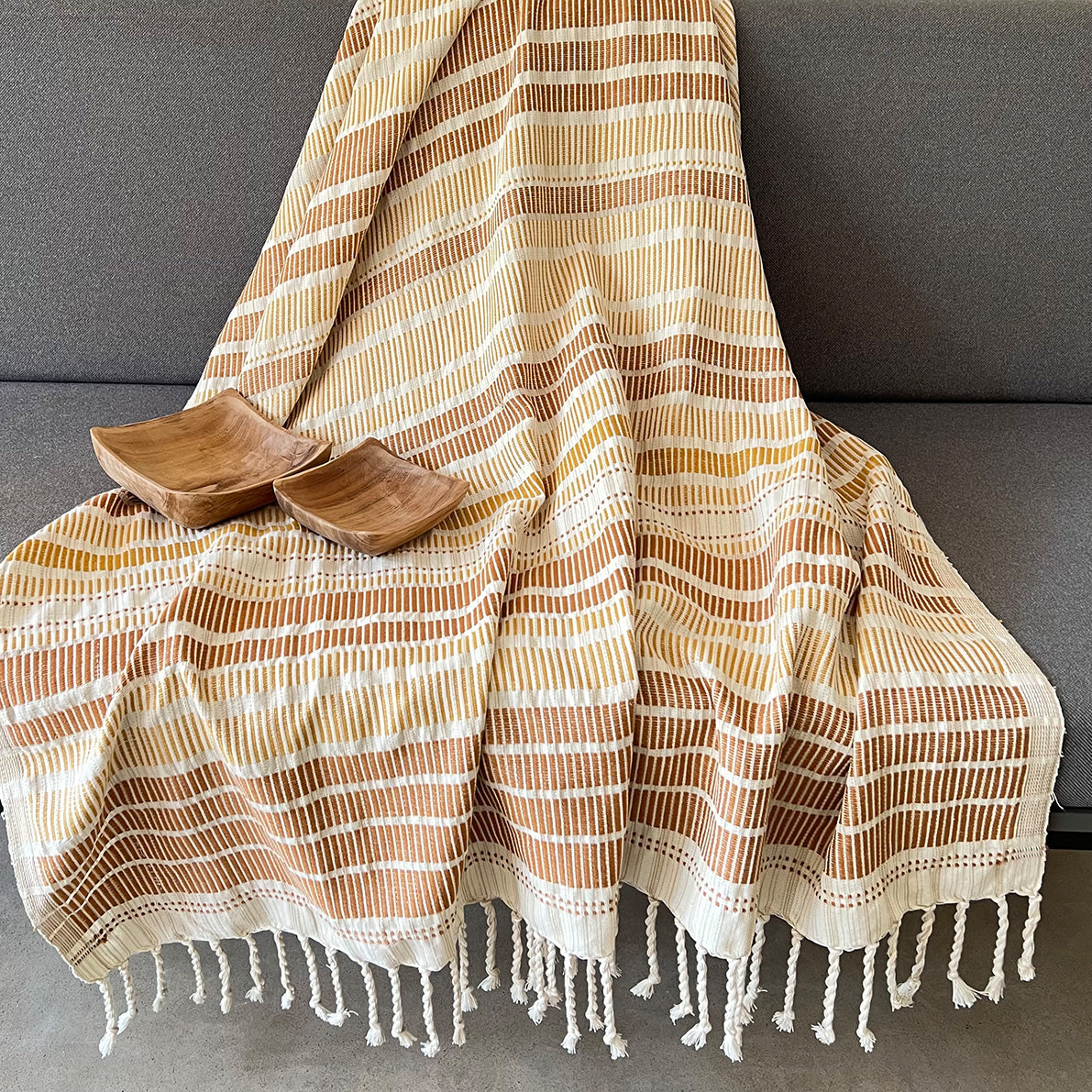 Handwoven Elpitiya Kaha Throw
