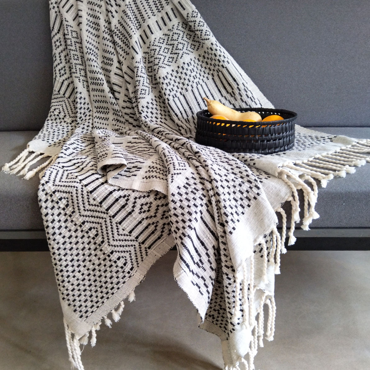 Handwoven Nagolla Kalu Throw – Raw with Black