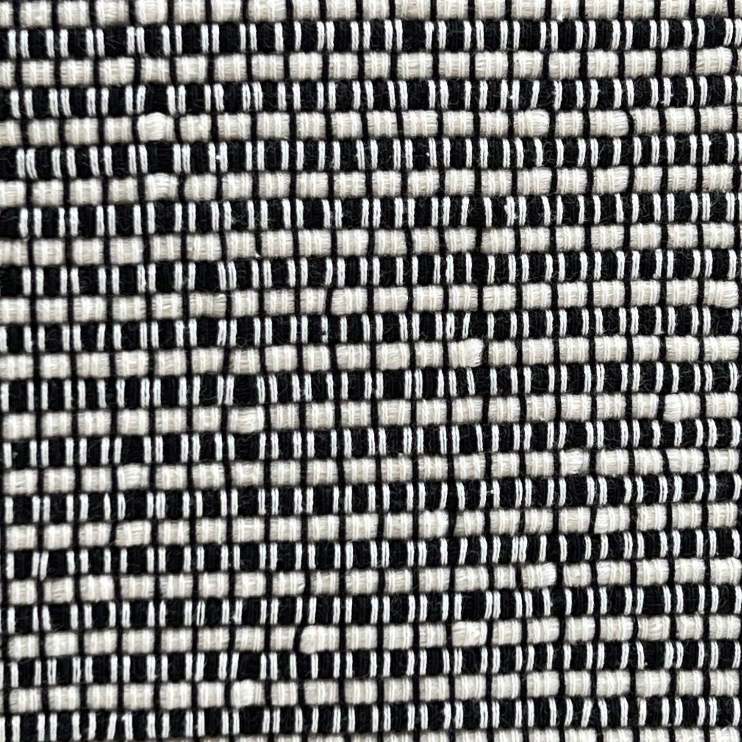 Handwoven Rug Akurassa Drops – Black and Pearl White